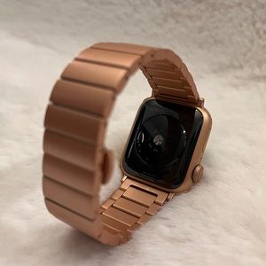 Apple Watch SE 40MM in Rose Gold w/ Platinum Stainless Steel Rose Gold Band